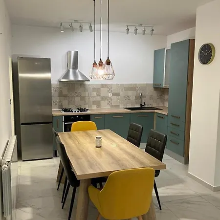 To&ma Apartment Split